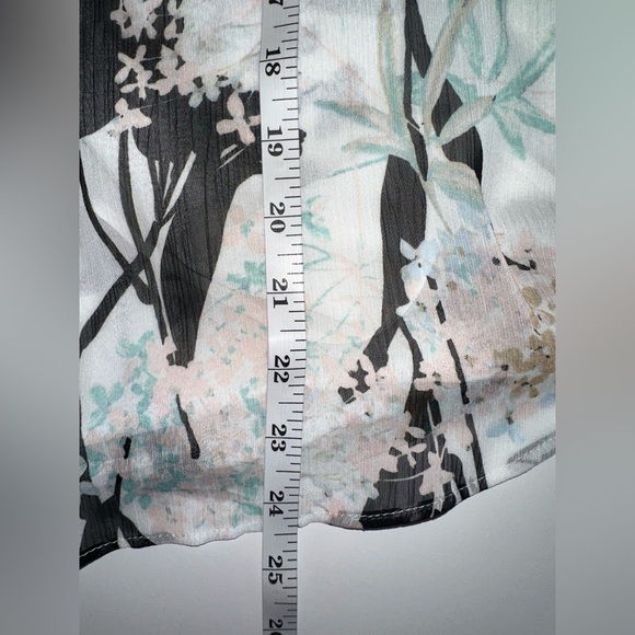 Tommy Hilfiger Women’s M White Floral Long Sleeve V-Neck Blouse Ruffle Detail - Picture 7 of 8